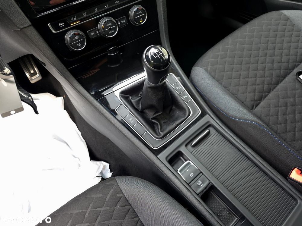 Volkswagen Golf - 18