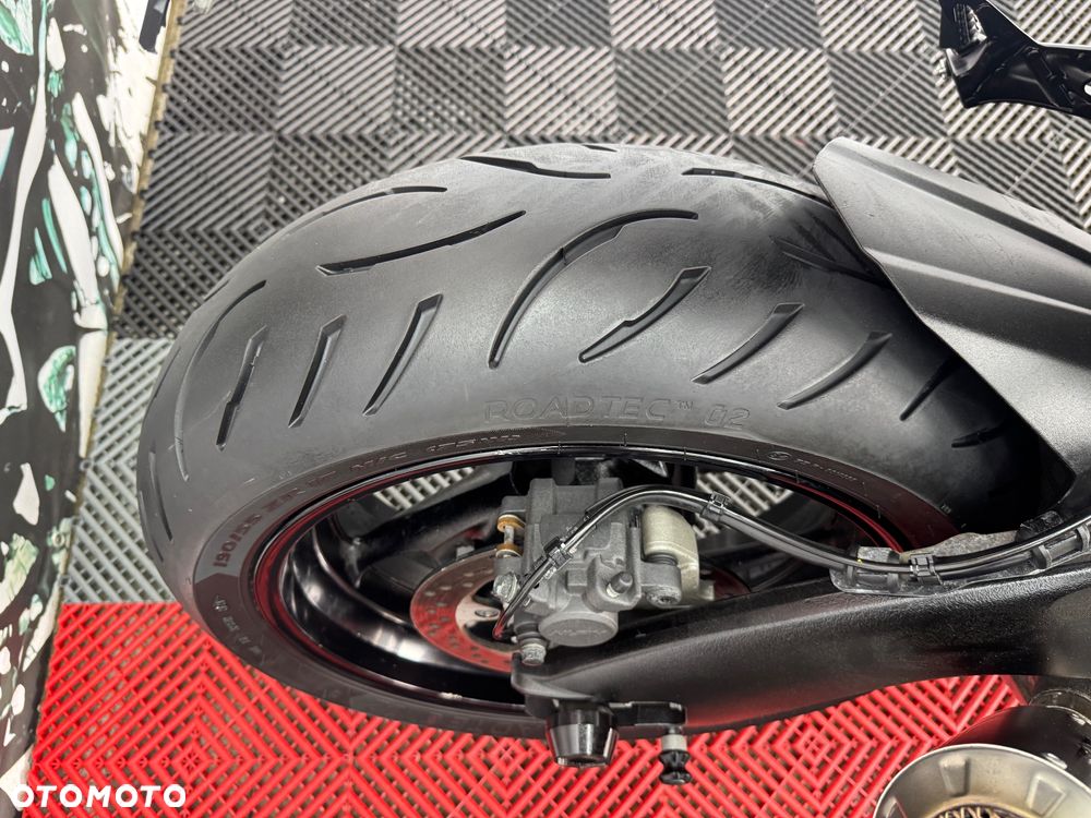 Suzuki GSX - 29