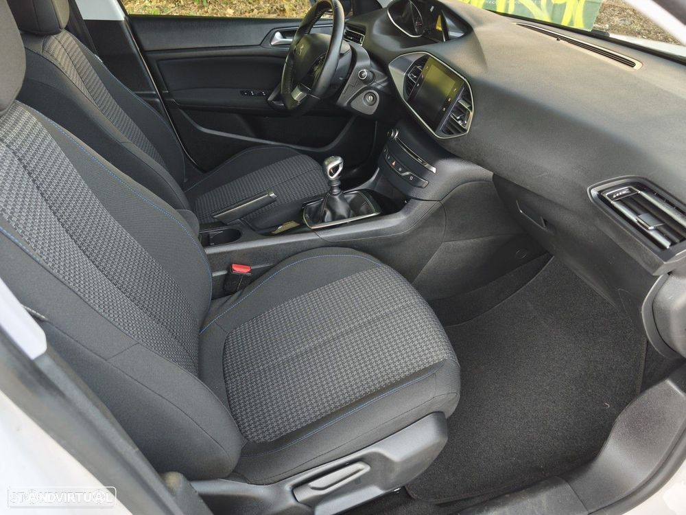 Peugeot 308 SW 1.2 PureTech Style - 12