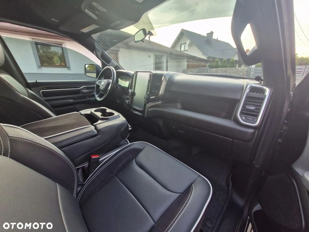 RAM 1500 ver-5-7-quad-cab-laramie - 27