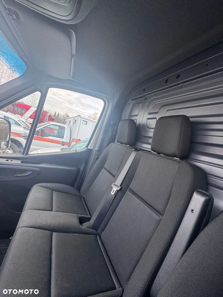 Mercedes-Benz Sprinter - 12