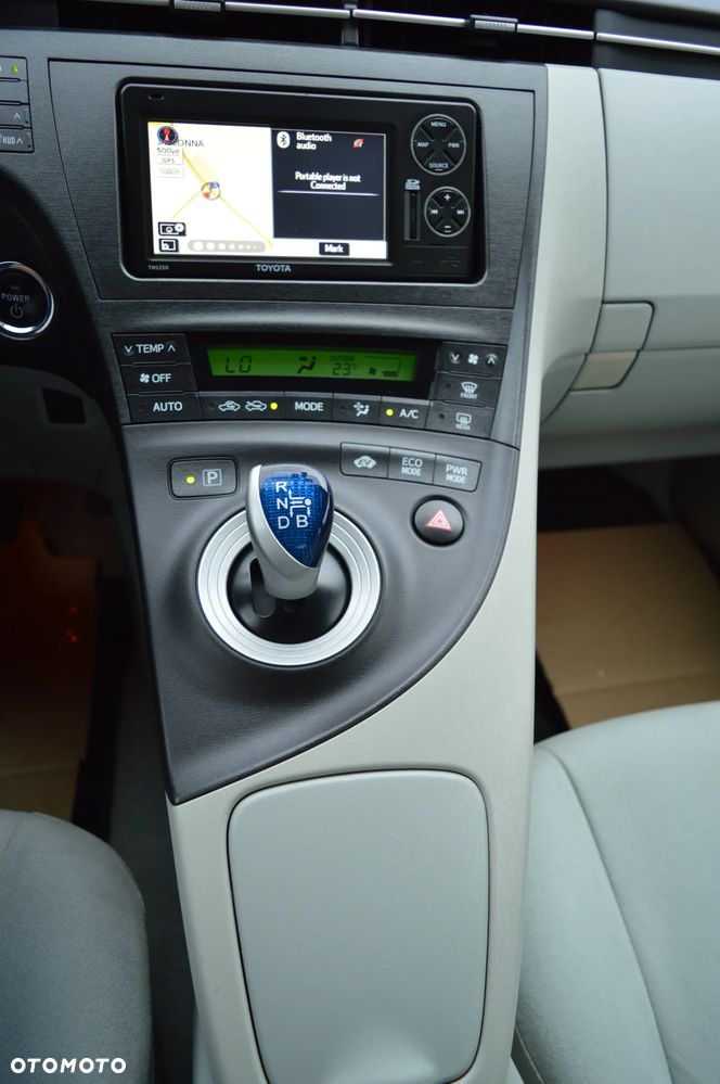 Toyota Prius 1.8 HSD Prestige - 24