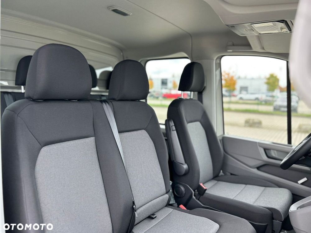 Volkswagen Crafter Crafter 35 Skrzyniowy z podwójną kabiną silnik: 2,0 l EU6 SCR 177 KM / skrzynia biegów: 4MOTION automatyczna 8-biegowa rozstaw osi: 3640 mm - 14