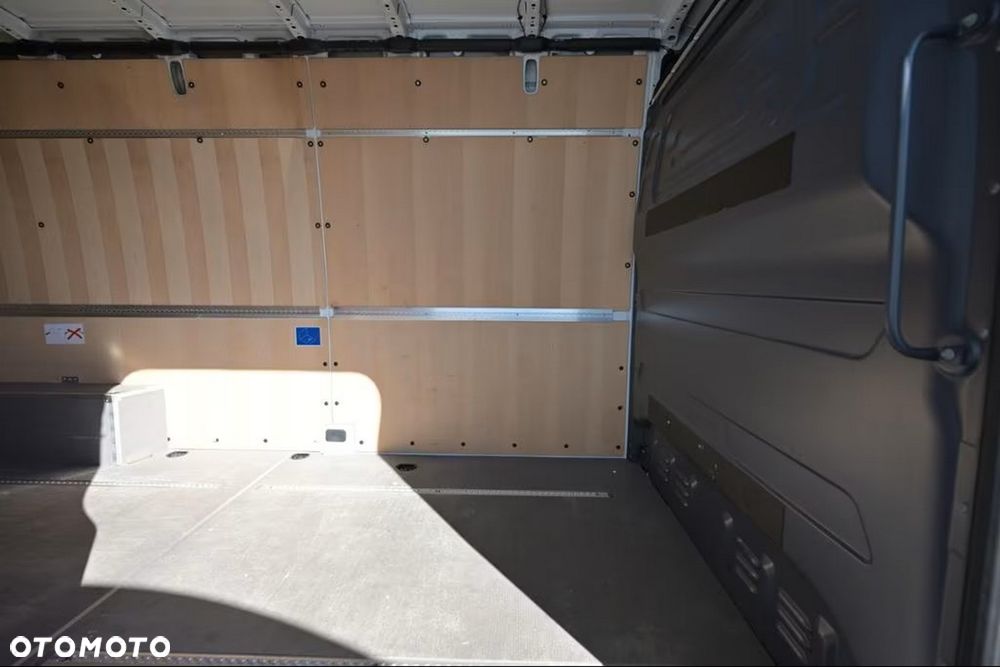 Mercedes-Benz Sprinter - 8