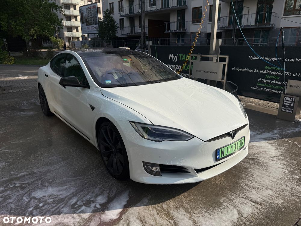 Tesla Model S - 40