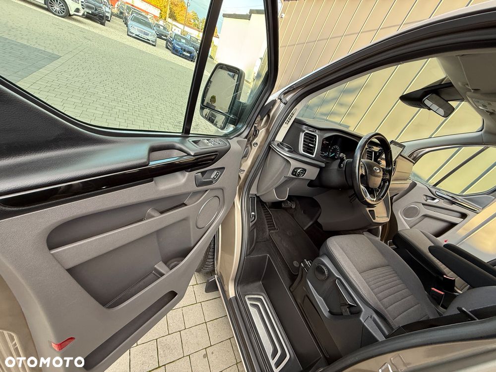Ford Tourneo Custom - 32