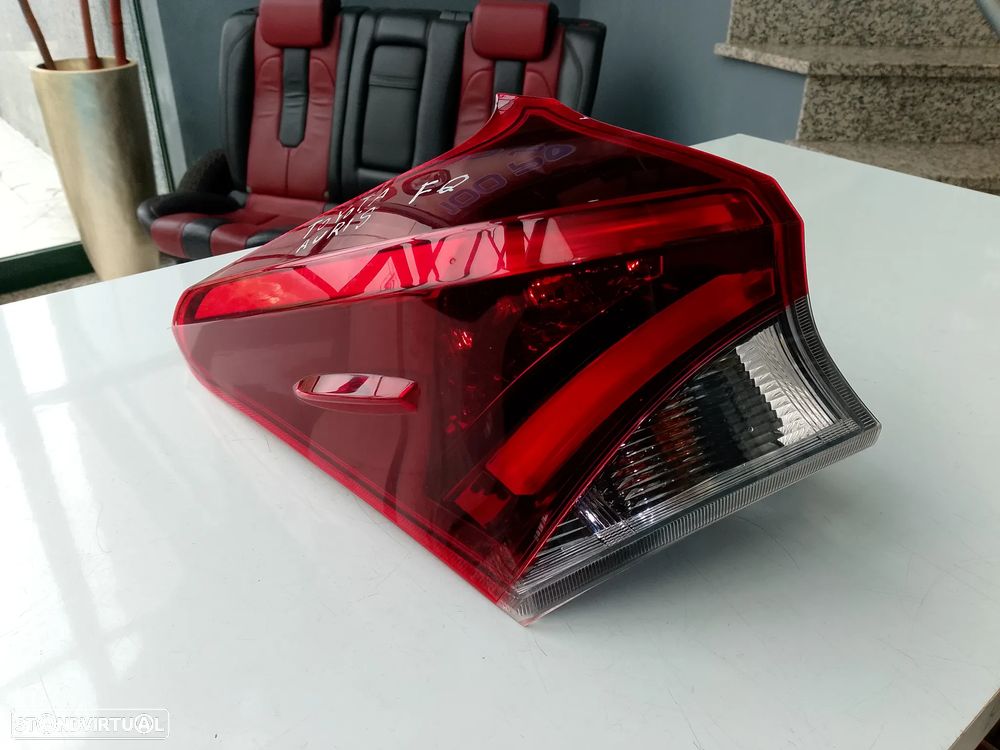 FAROLIM ESQUERDO PAINEL TOYOTA AURIS E18/ 8156102A60 - 1