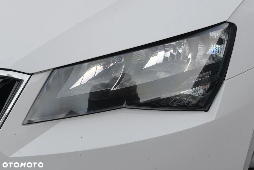 Skoda Superb 2.0 TDI Sportline - 11