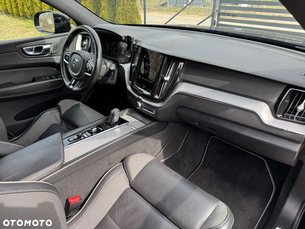 Volvo XC 60 B5 D AWD R-Design - 21