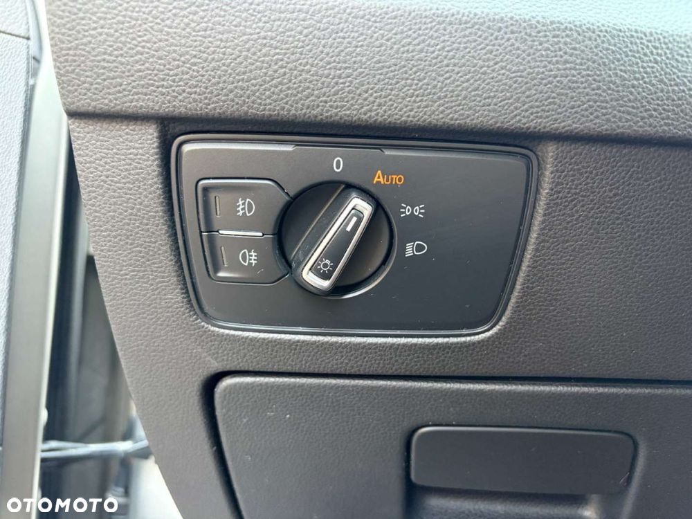 Volkswagen Passat Variant 2.0 TDI SCR DSG BlueMotion Comfortline - 28