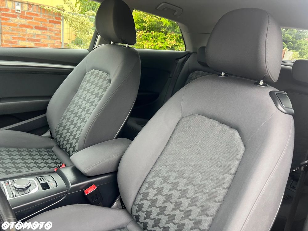 Audi A3 3-drzwiowe 1.6 TDI ultra Attraction - 12