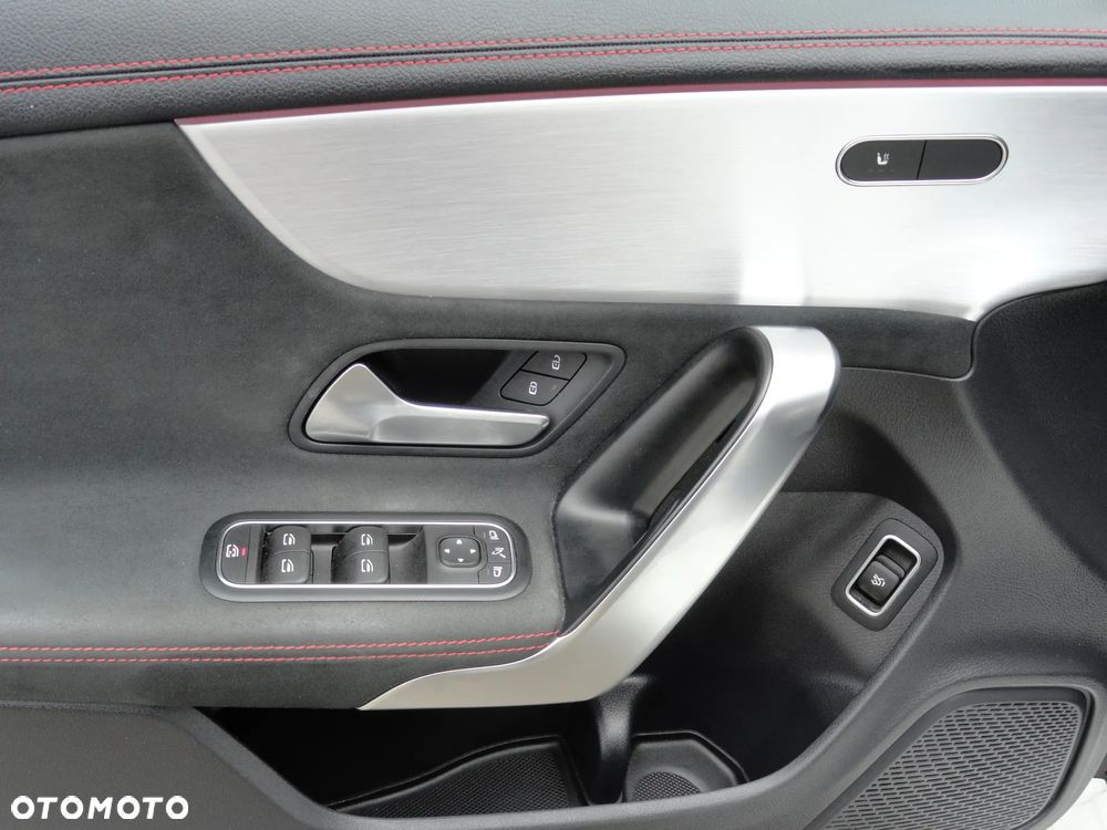 Mercedes-Benz CLA 200 7G-DCT AMG Line Advanced Plus - 24