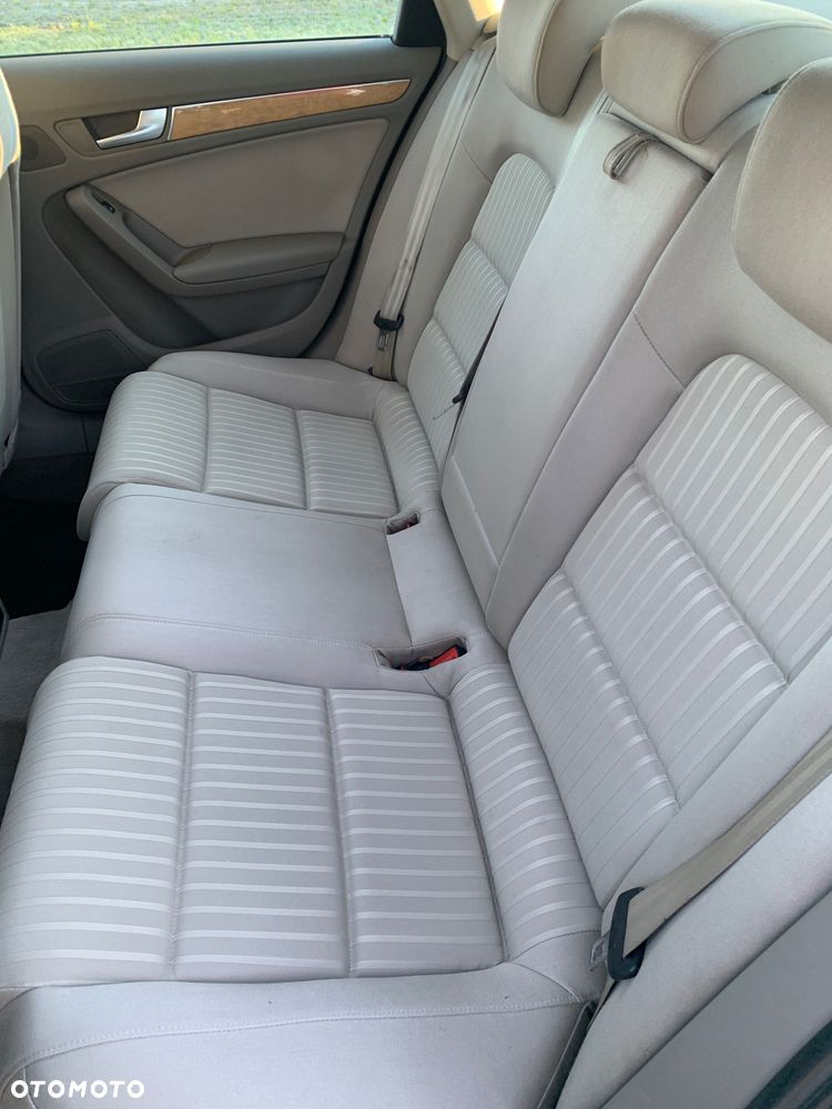 Audi A4 Limousine - 4