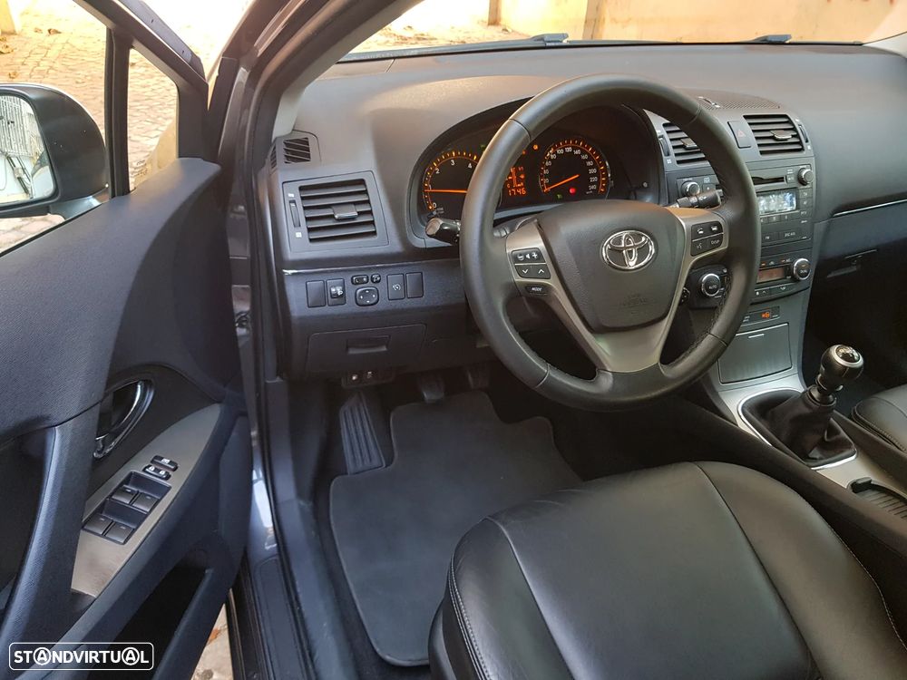 Toyota Avensis SW 2.0 D-4D Exclusive - 45