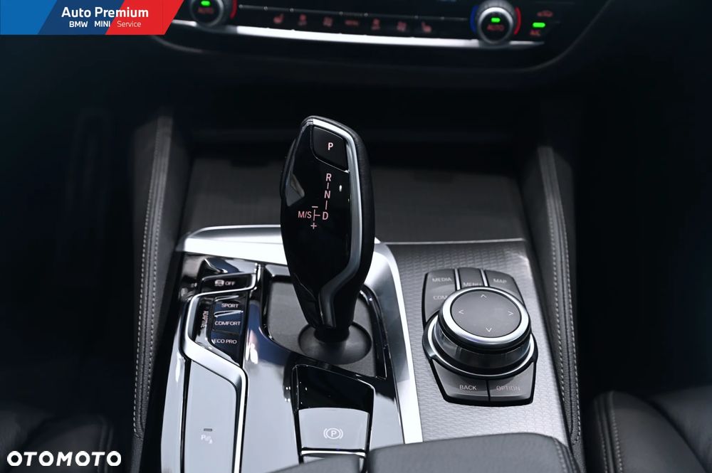 BMW Seria 5 540i xDrive mHEV - 19