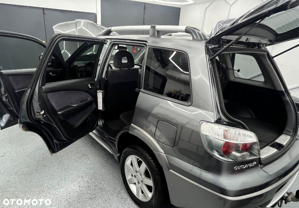 Mitsubishi Outlander - 32