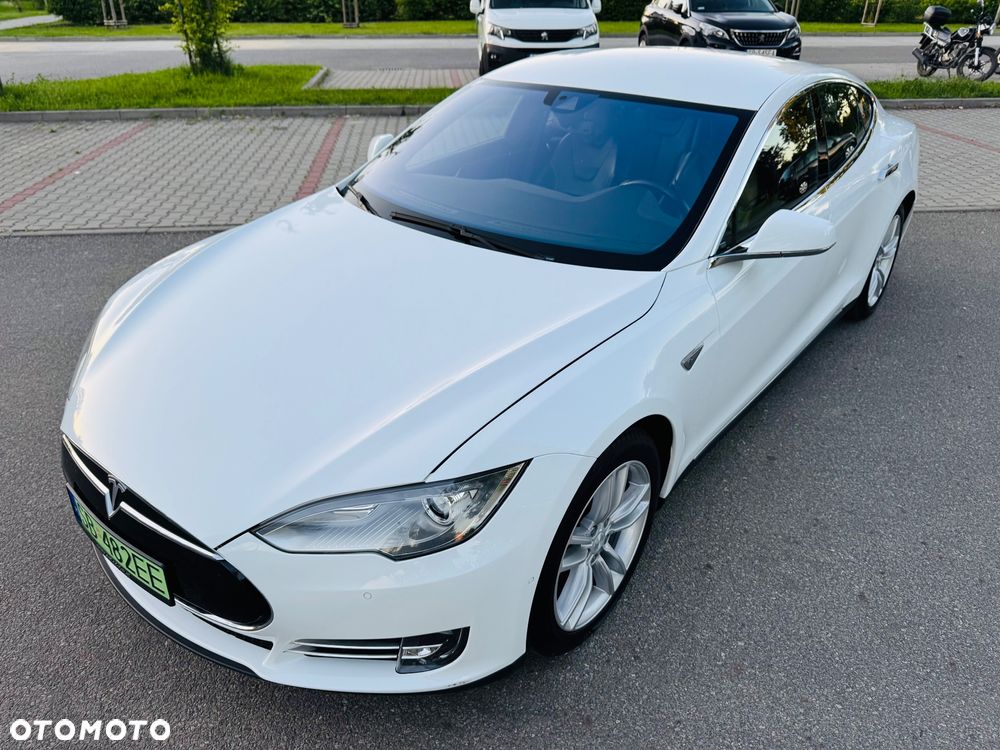 Tesla Model S - 5