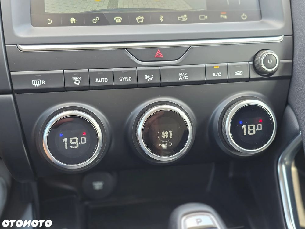 Jaguar E-Pace 2.0 i4P AWD R-Dynamic SE - 22