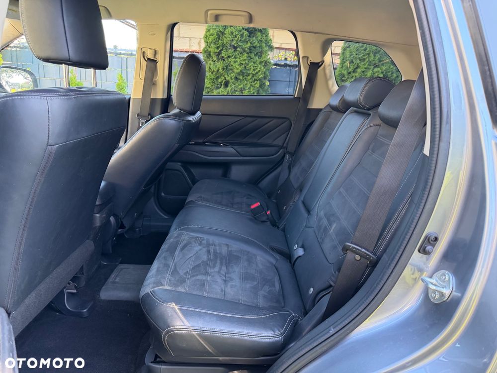 Mitsubishi Outlander Intense + - 23
