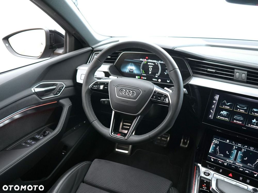 Audi Q8 e-tron - 25