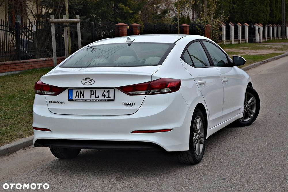Hyundai Elantra - 13
