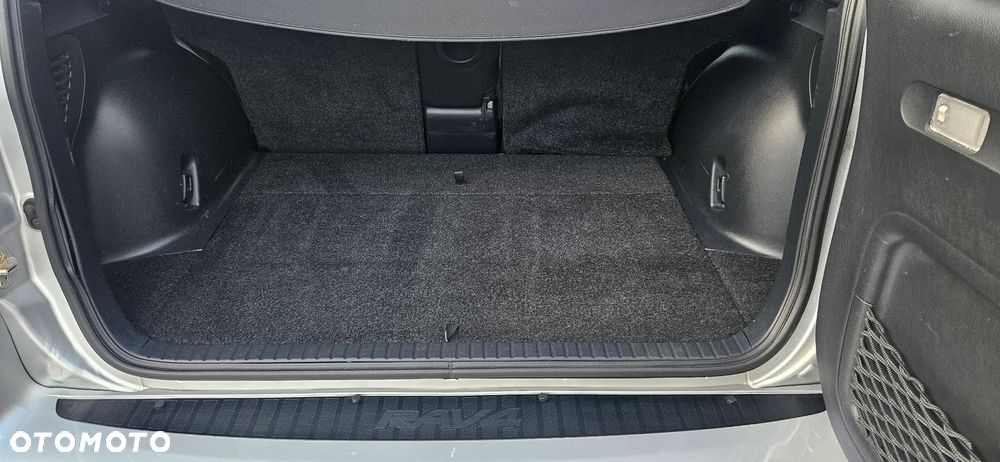 Toyota RAV4 2.0 VVT-i Sol - 11