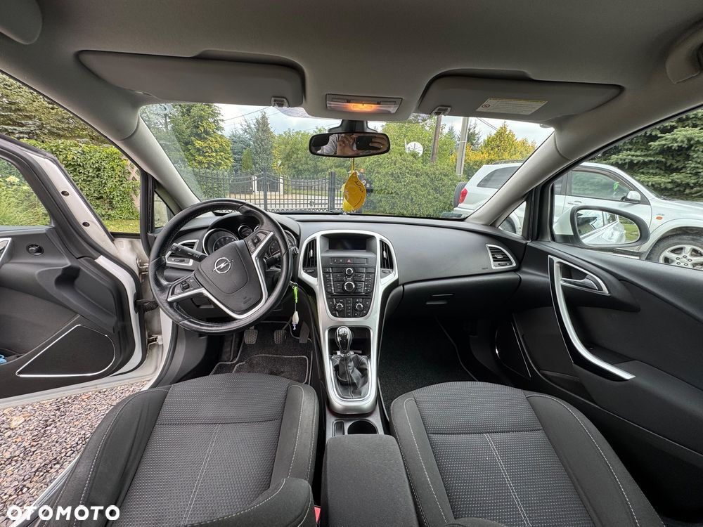 Opel Astra 1.4 T Essentia - 11