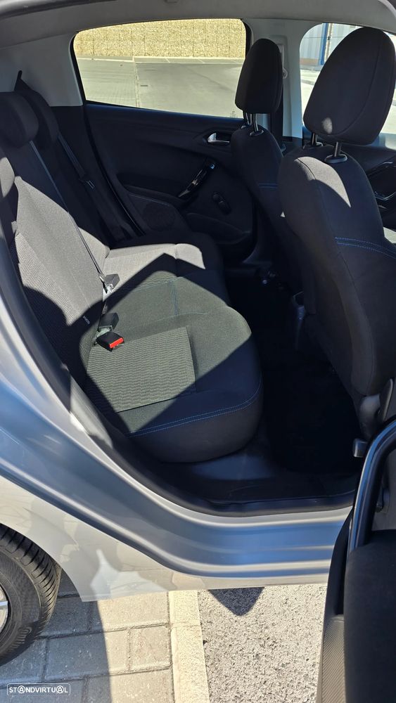 Peugeot 208 1.2 PureTech Style - 8