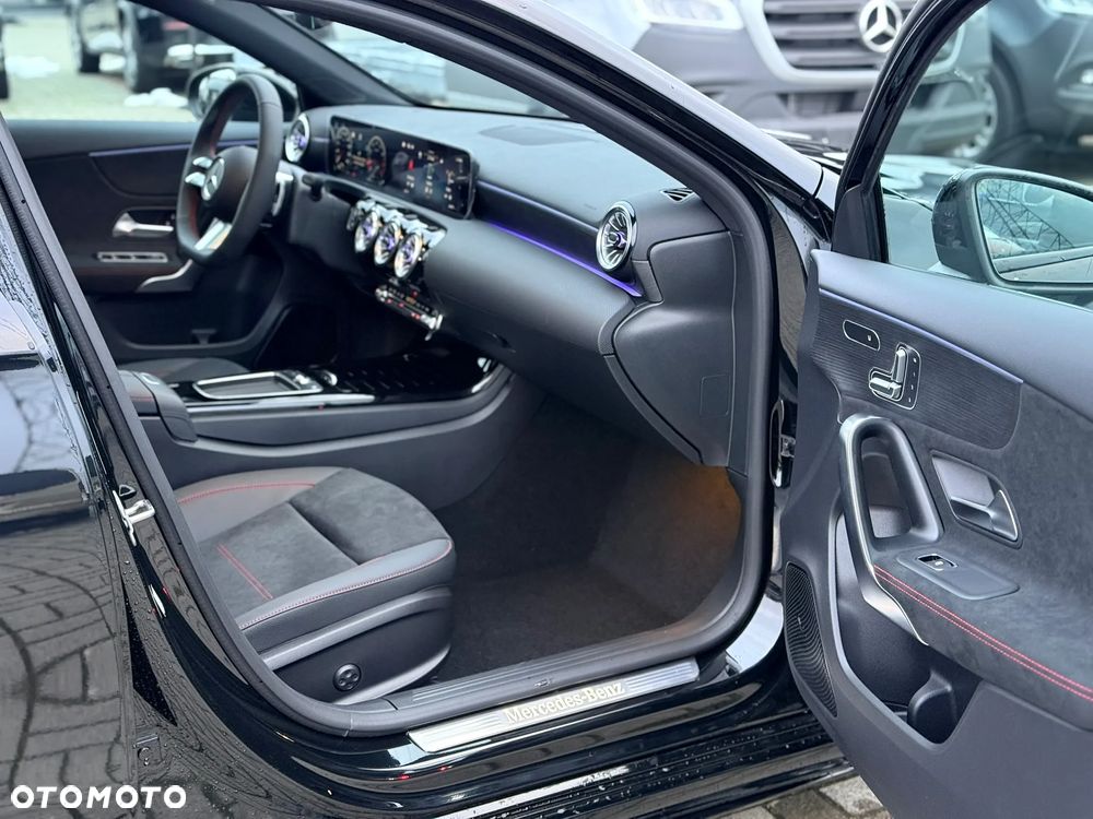 Mercedes-Benz Klasa A 220 4-Matic AMG Line 8G-DCT - 20