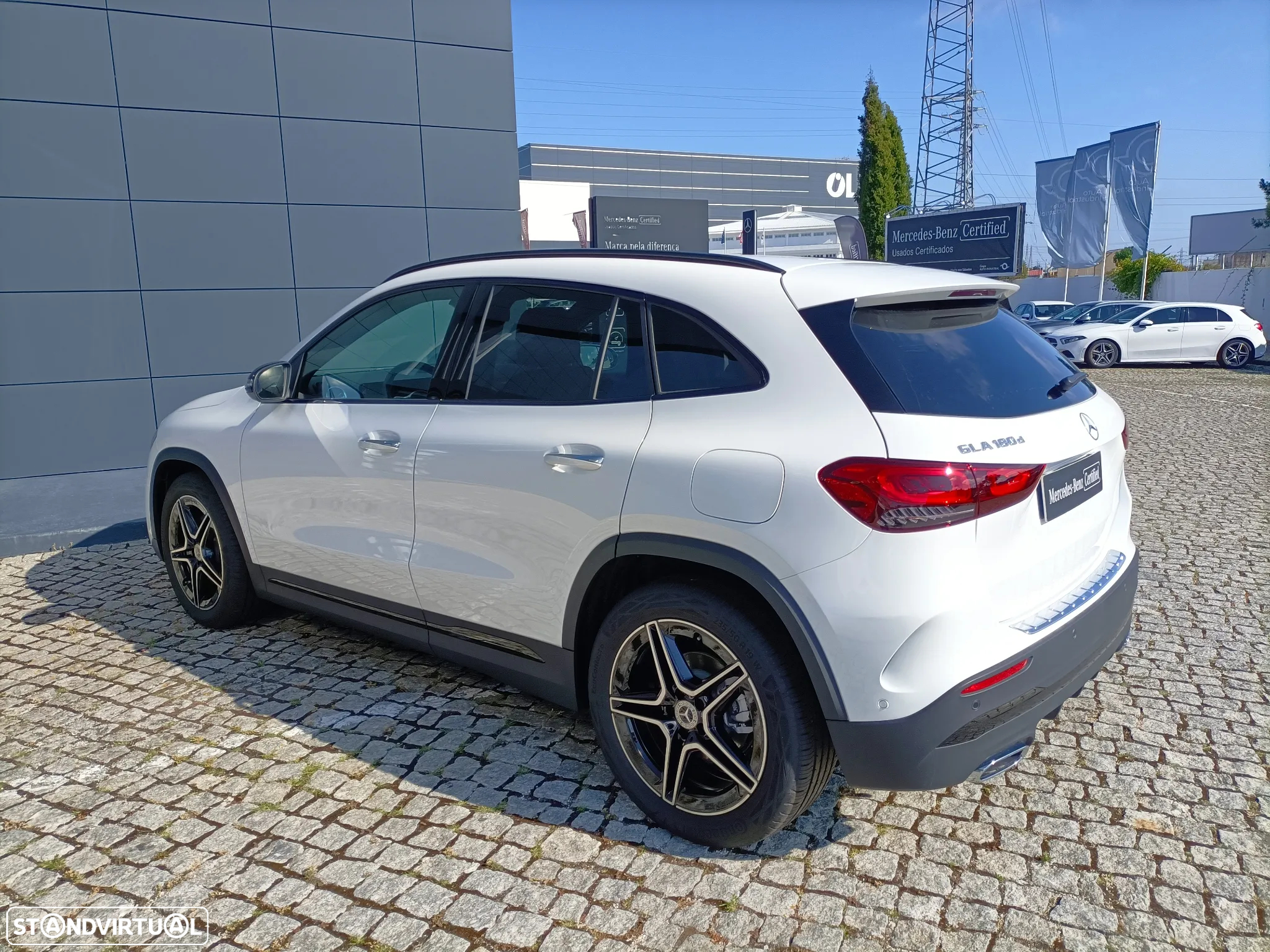 Mercedes-Benz GLA 180 d AMG Line - 4