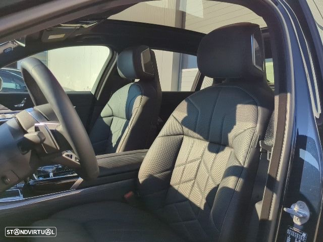 BMW i7 eDrive50 Pack Desportivo M - 7