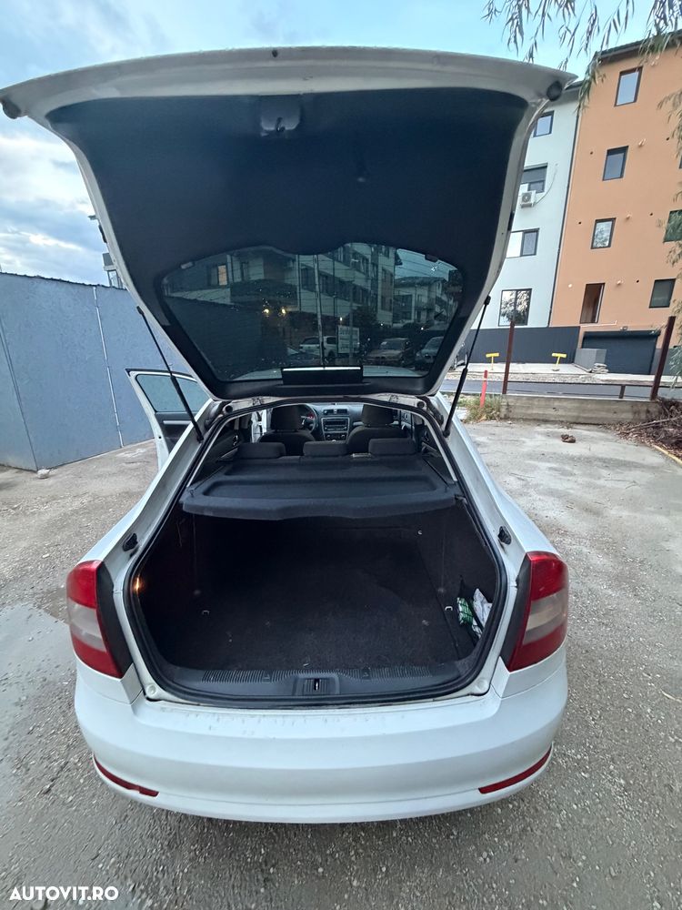 Skoda Octavia 2012 photo 2