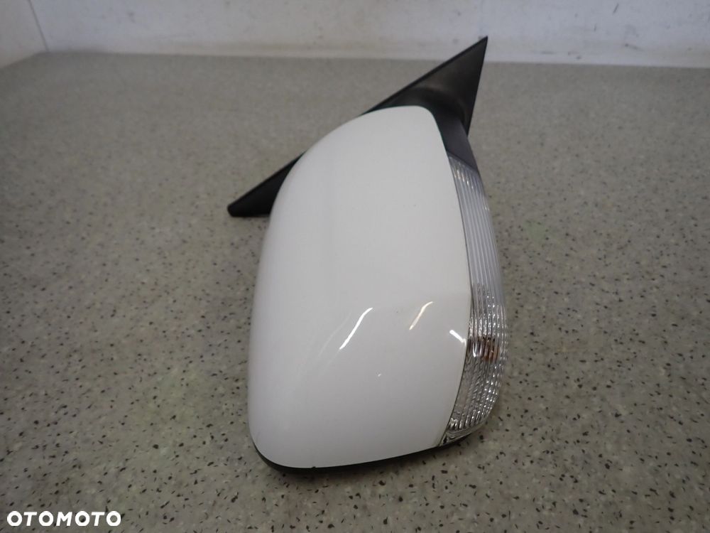 KIA VENGA 09- LUSTERKO PRAWE 7F 8 PIN - 9