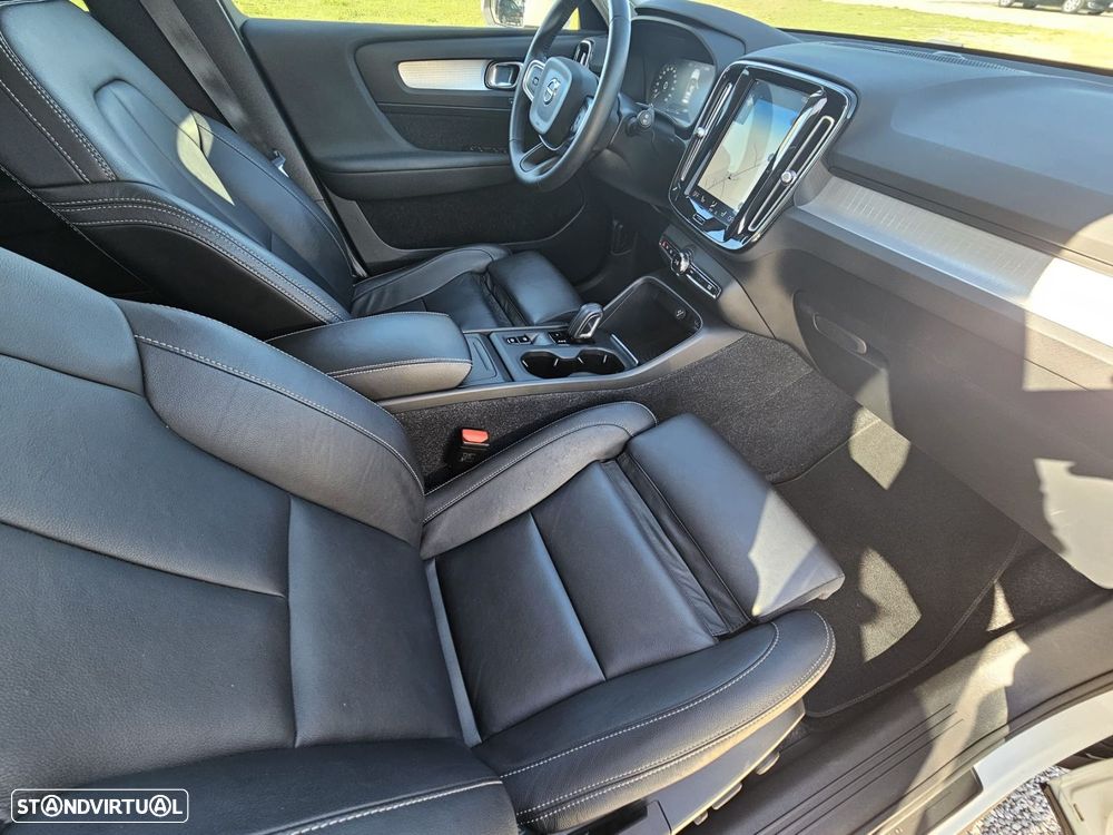 Volvo XC 40 D4 AWD Geartronic Momentum Pro - 25