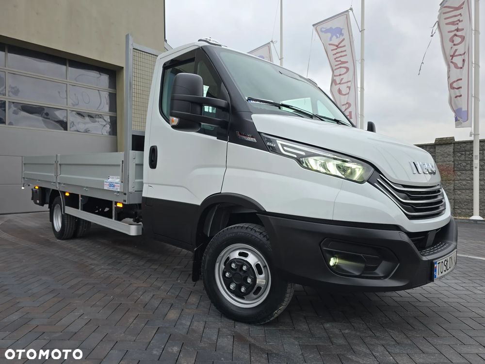Iveco DAILY DAILY 35C18 / 50C18 HI-MATIC 9PALET 4,50cm Długi 850Kg ŁADOWNOŚĆ SALON PL 39 Tyś km STAN NOWY NOWY NOWY NA GWARANCJI TEMPOMAT FOTEL PNEŁMATYCZNY KLIMATYZACJA AUTOMATYCZNA LEDY BLOKADA MOSTU HAK FABRYCZNY - 2