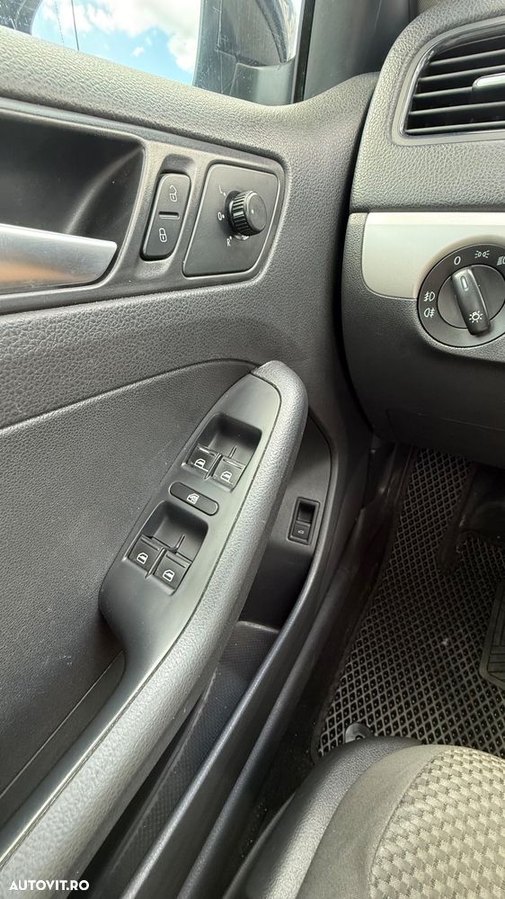 Volkswagen Jetta - 14