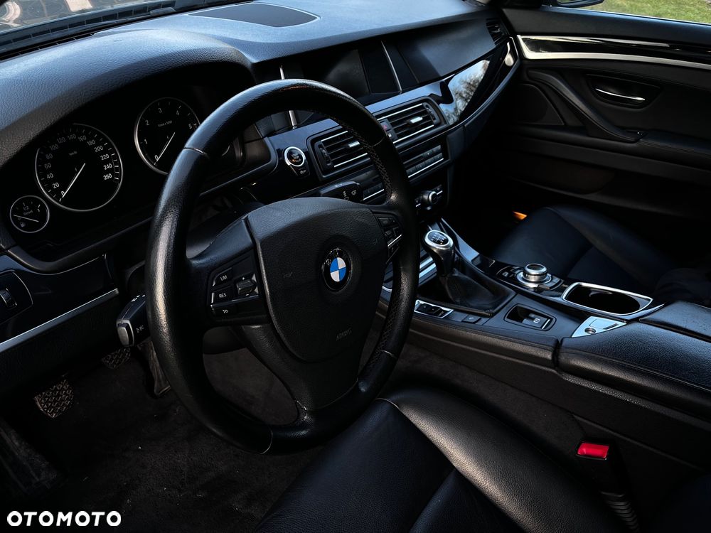 BMW Seria 5 525d - 15