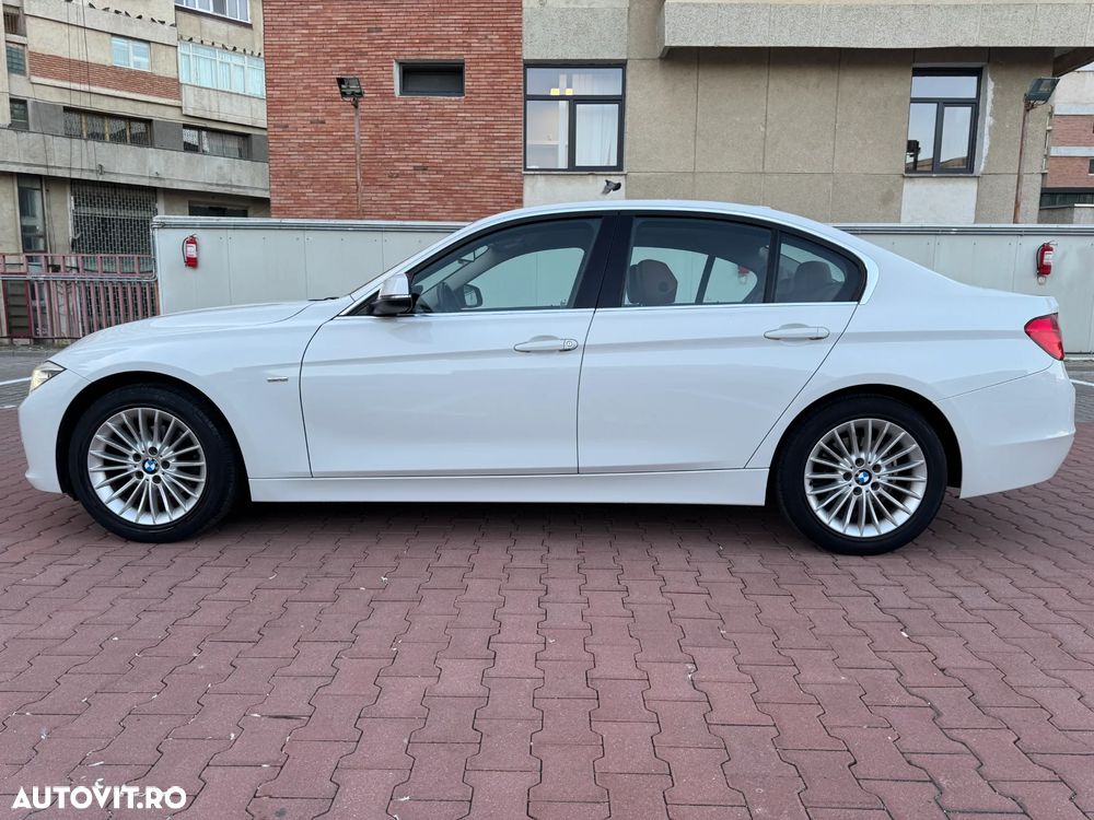 BMW Seria 3 320i Aut. Luxury Line - 9