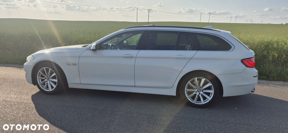 BMW Seria 5 525d xDrive - 23