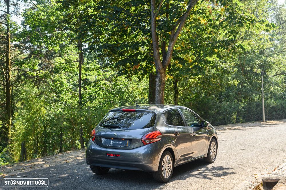 Peugeot 208 1.2 PureTech Signature - 5