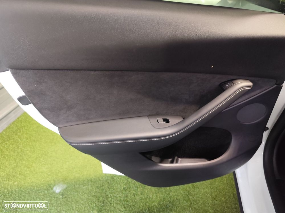 Tesla Model Y RWD - 34