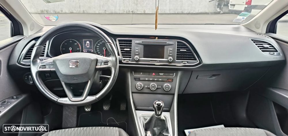 Seat Leon 5F de 2013, Tablier com airbag volante e passageiro, sem cintos. - 1