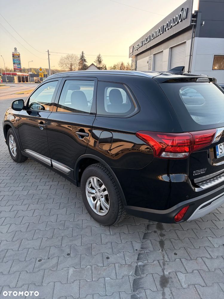 Mitsubishi Outlander 2.0 Invite + 2WD - 6