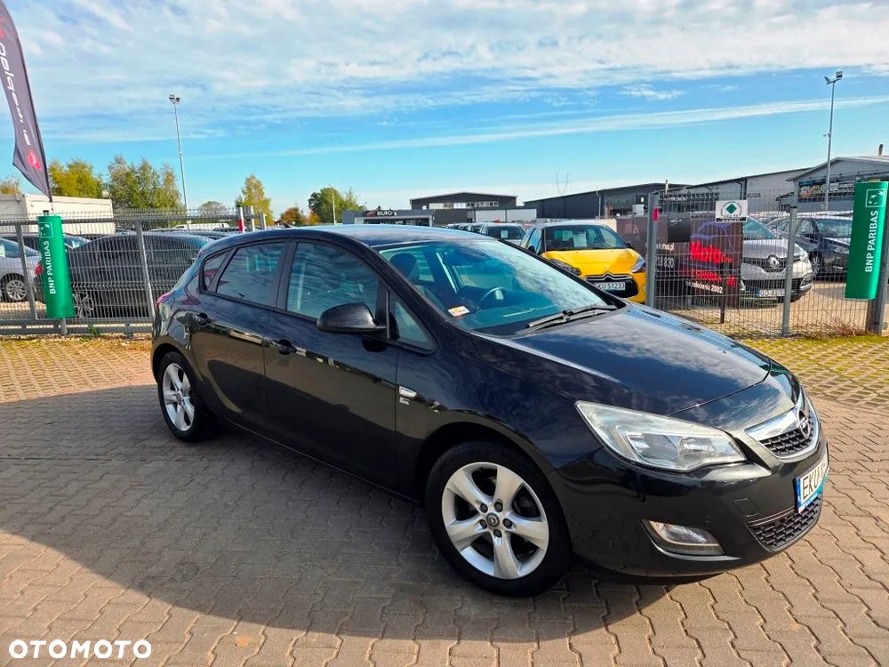 Opel Astra 2012 photo 3