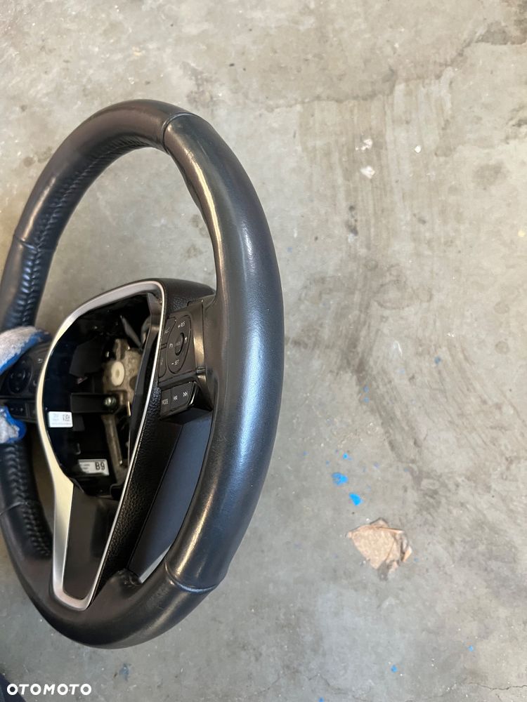 Kierownica skórzana Toyota Corolla E21 - 6