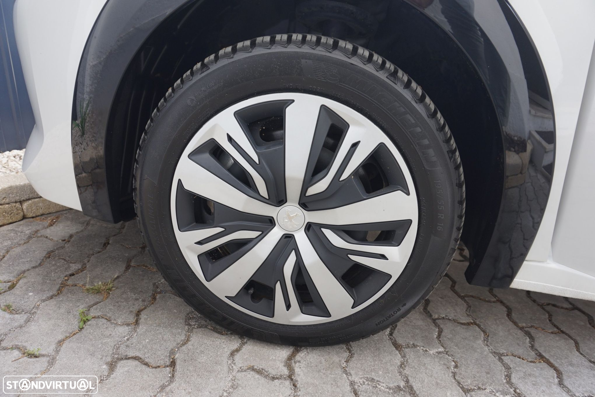 Peugeot e-208 Active - 23