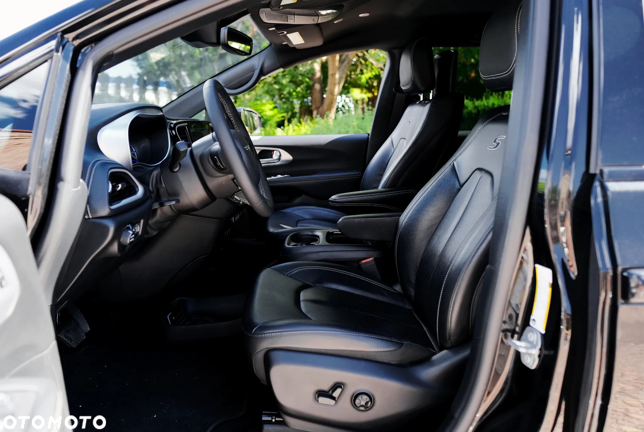 Chrysler Pacifica - 22