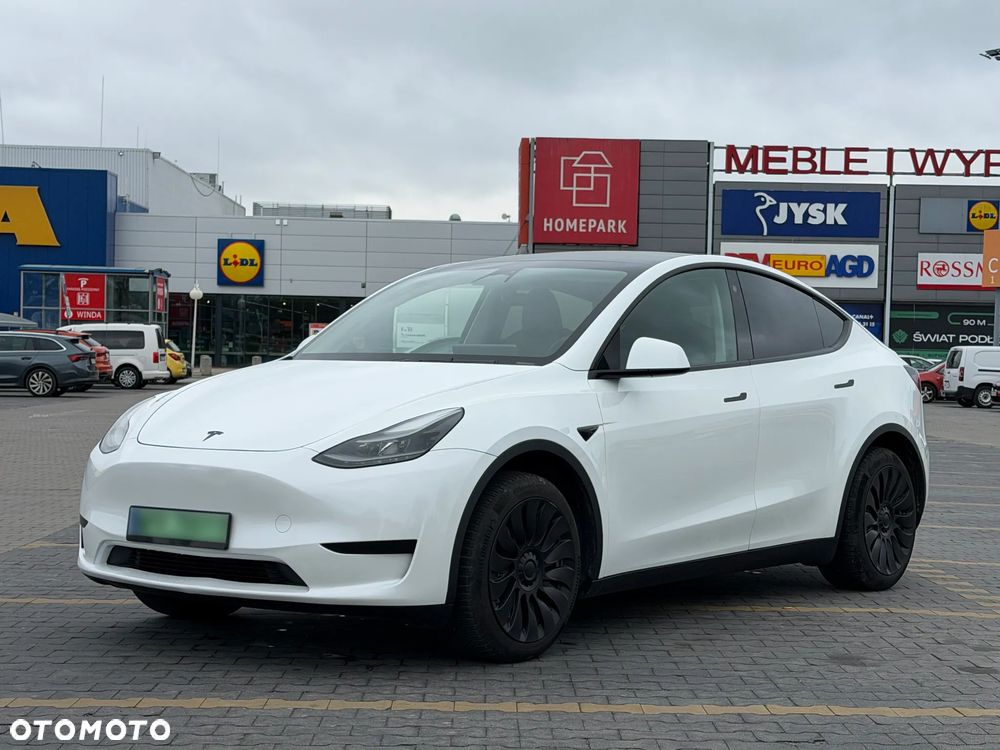 Tesla Model Y - 1