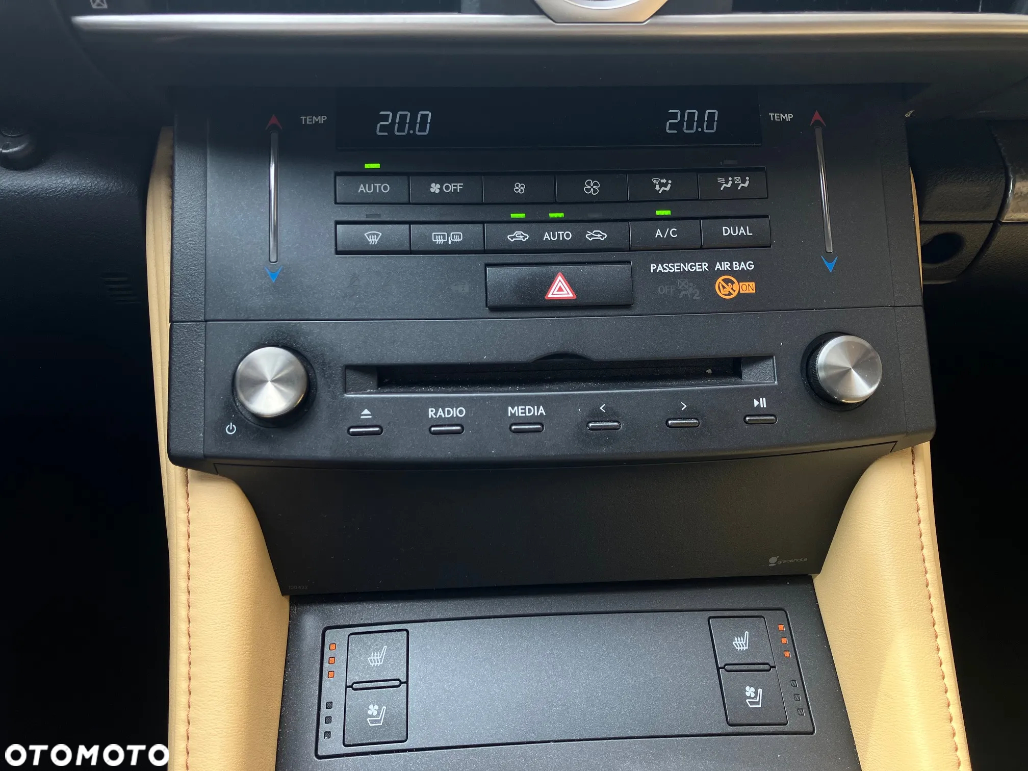 Lexus RC 200t / 300 F Sport - 27