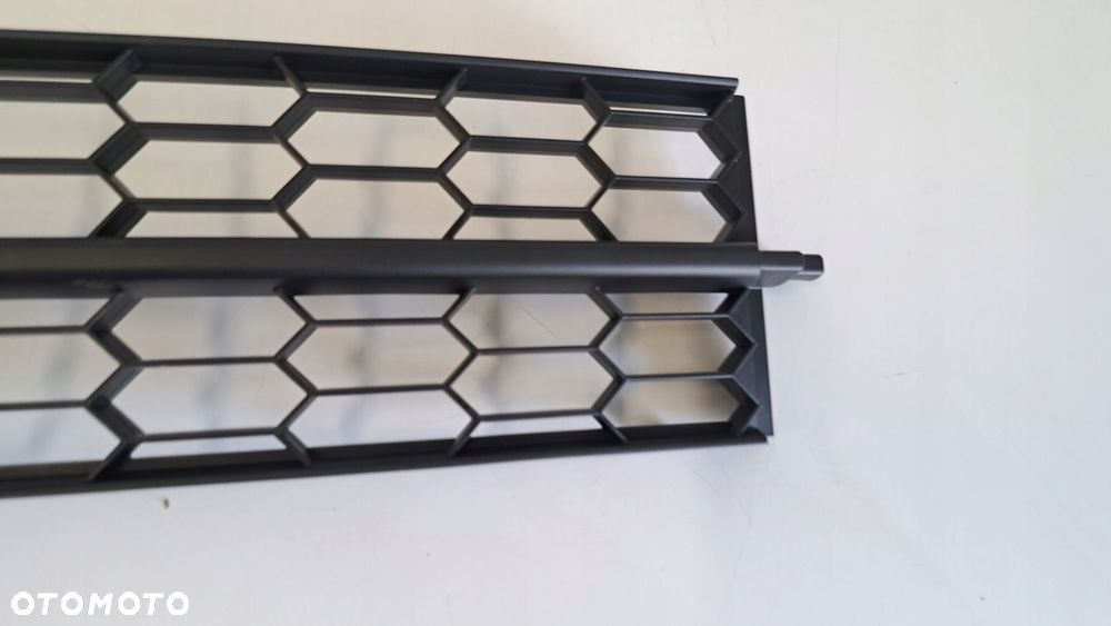 Kratka zderzaka środkowa SKODA Octavia III przed lift nowa org 13-17r - 2